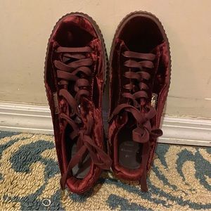Puma Creeper Velvet
Rihanna Fenty Royal
Purple size 8.5